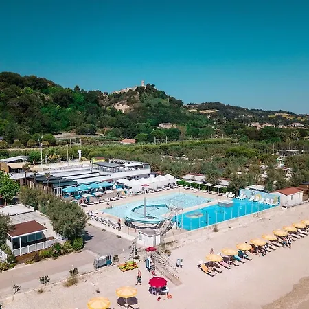 Girasole Eco Family Village 4*